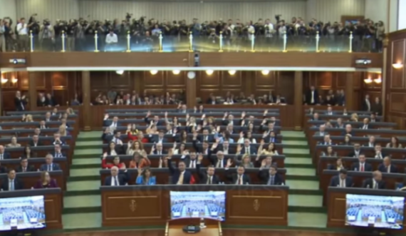 Maloku: A janë politikanët kosovarë kastë mediokrësh që po luajnë me ne?
