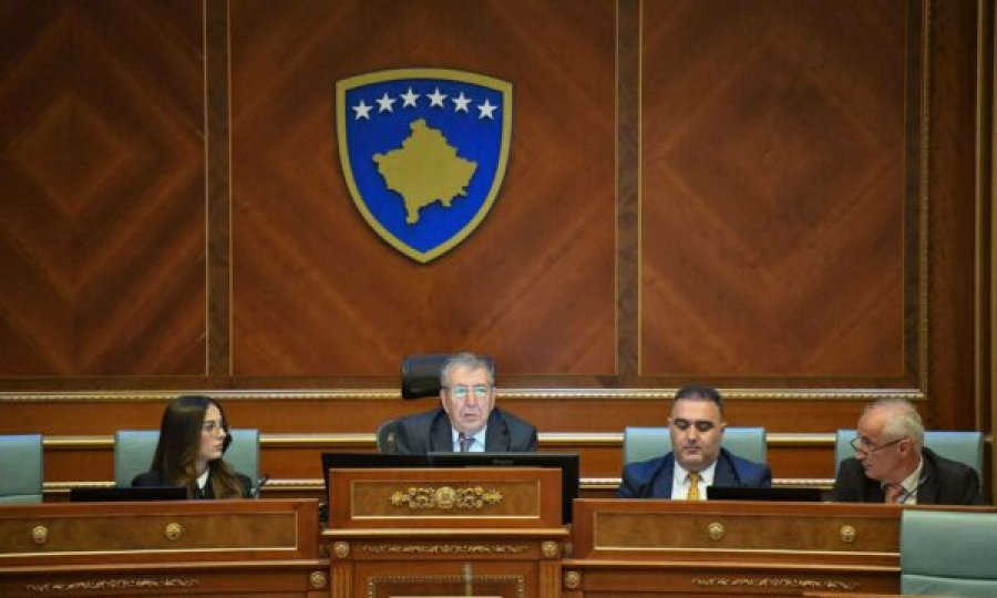Zvarritjet e fillimit të punës së seancës konstituive po bëhen për blerje kohe