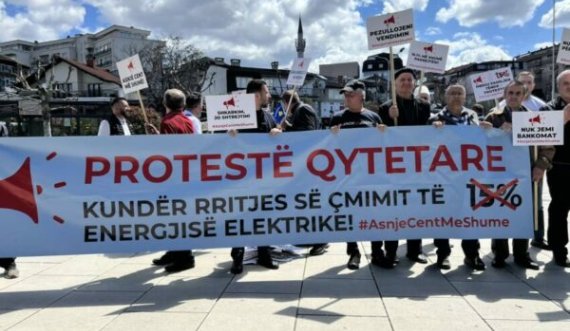 Në Prishtinë po mbahet protesta kundër shtrenjtimit të rrymës