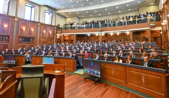 A e meritojnë deputetët e Kosovës t'i marrin pagat duke marr për bazë moskonstituimin e Kuvendit?