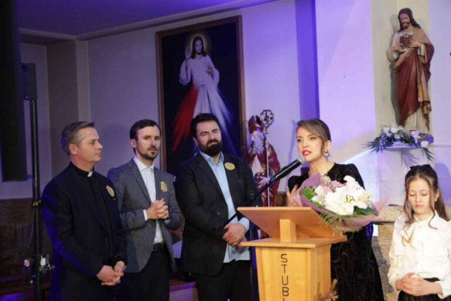 Besiana Mehmedi shkëlqeu në koncertin e organizuar në kishën 'Shën Jozefi'