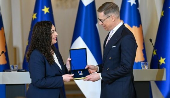 Osmani nderon Forcat e Armatosura të Finlandës me Medaljen Presidenciale Ushtarake