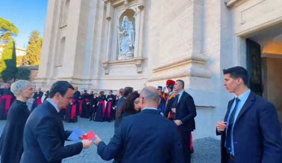 Osmani dhe Kurti në Vatikan për të marrë pjesë në varrimin e Papa Franceskut