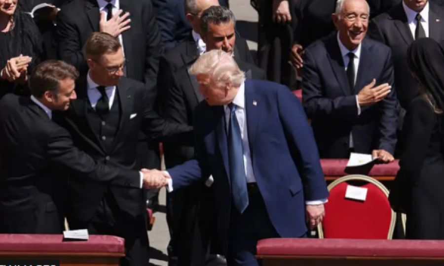 Shtrëngime duarsh mes liderëve në funeralin e Papës – përfshirë edhe atë të Trump e Macron