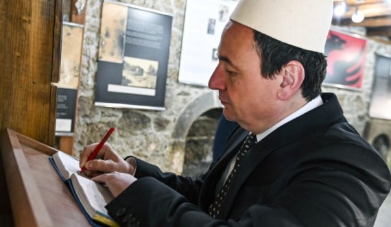 Kurti viziton Kompleksin e Kullave të Isa Boletinit: Këtu u bë historia