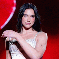 Dua Lipa reagon pas përformancës në 'Sunny Hill': Ju dua me krejt zemrën