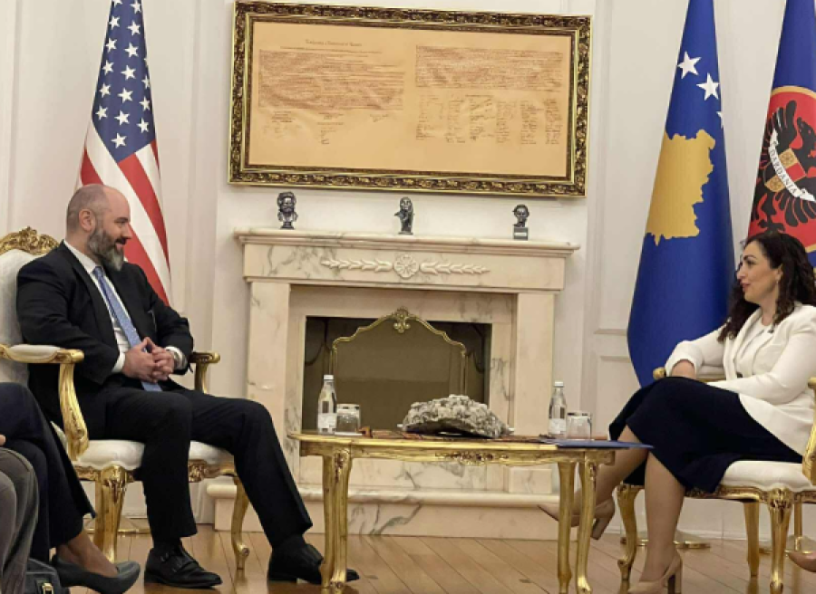 Baker është mirëpritur në takim nga Osmani