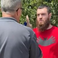 Personi që e përdhosi flamurin e Kosovës është intervistuar nga policia
