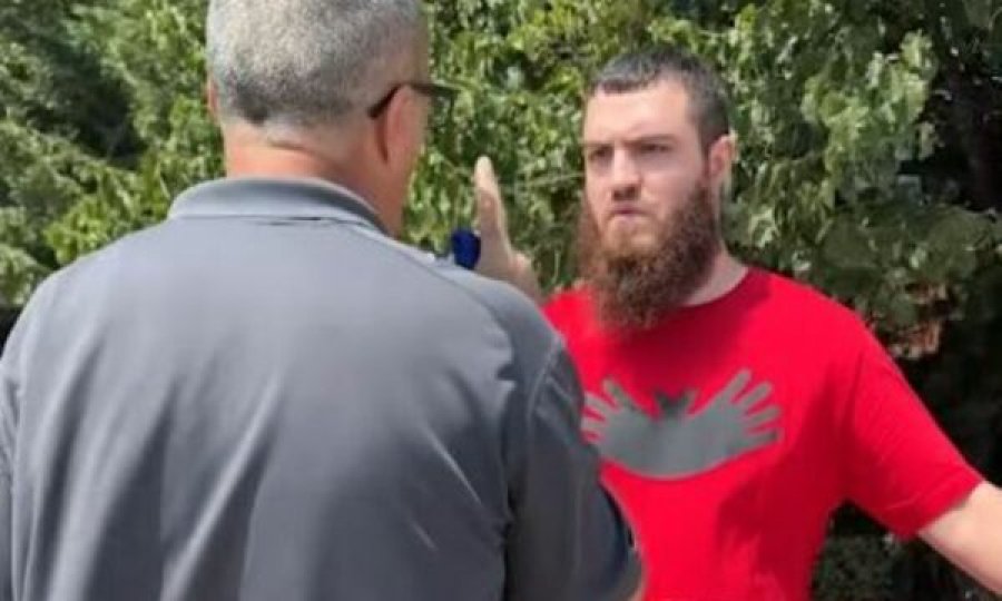 Personi që e përdhosi flamurin e Kosovës është intervistuar nga policia