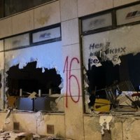 Raportohet se janë demoluar krejtësisht zyrat e partisë së Vuçiq