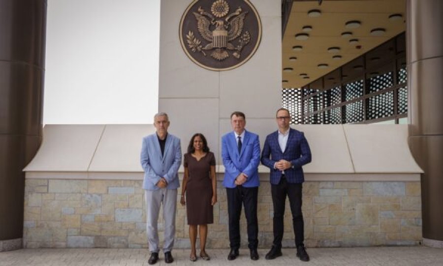 Prattipati mirëpriti sot në takim përfaqësues të Listës Serbe