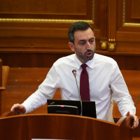 Dilema 'hamletiane' për kryekuvendarin e Kosovës – Dimal Basha