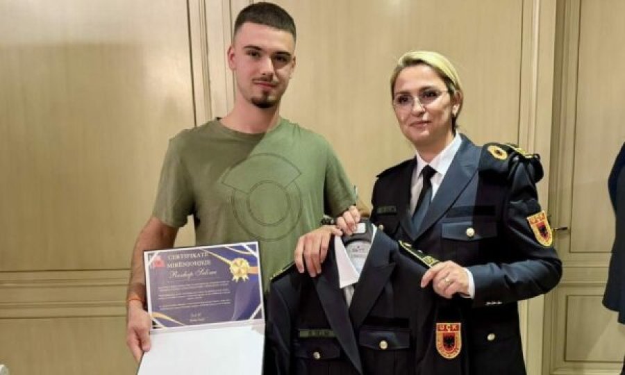 Djali i Rexhep Selimit pranon uniformën e veteranit të UÇK-së