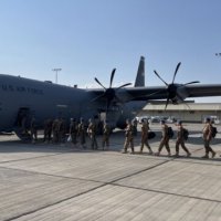 SHBA i sjell ushtarët armenë në Kosovë me aeroplan usharak
