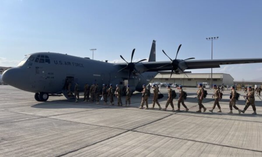 SHBA i sjell ushtarët armenë në Kosovë me aeroplan usharak