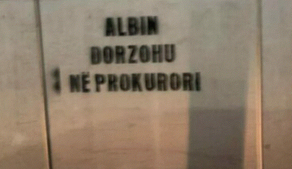 Shfaqen grafite me mbishkrimin: Albin dorëzohu në Prokurori