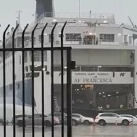 Era i këput litarët anijes në portin e Durrësit