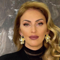 Miranda Hashani i këndon Shkupit të saj të dashur