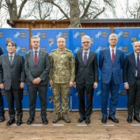 Komandanti i KFOR’it mbledh përfaqësuesit diplomatikë të QUINT, BE-së e Turqisë