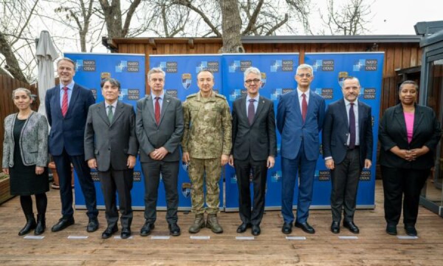 Komandanti i KFOR’it mbledh përfaqësuesit diplomatikë të QUINT, BE-së e Turqisë