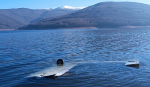 Nisin hetime për aeroplanin e rrëzuar në liqen e që drejtohej nga dy kosovarë