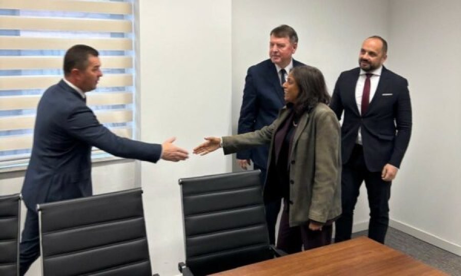Prattipati takohet me kryetarët e rinj të komunave në Veri