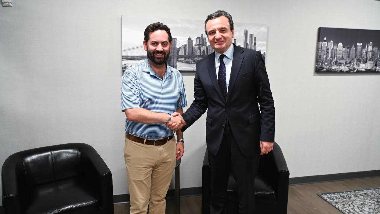 Kongresisti amerikan i çon letër Kurtit: Mbështetja për Kosovën mbetet e fortë