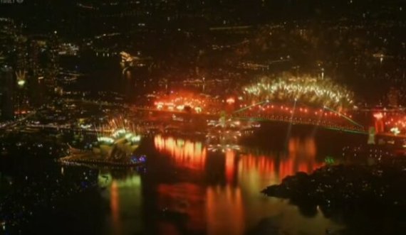 Viti i ri 2026 mbërrin në Australi