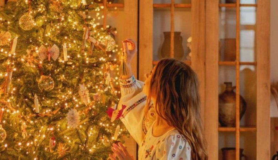 Ja çfarë ndodh kur dëgjojmë urimin 'Gëzuar Vitin e Ri'