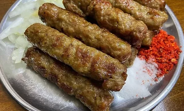 Mbyllet një qebaptore në Prishtinë pasi dyshohet se aty u helmuan rreth 30 persona