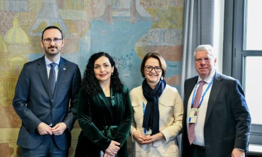 Vjosa Osmani takohet me dy deputetë të CDU-së