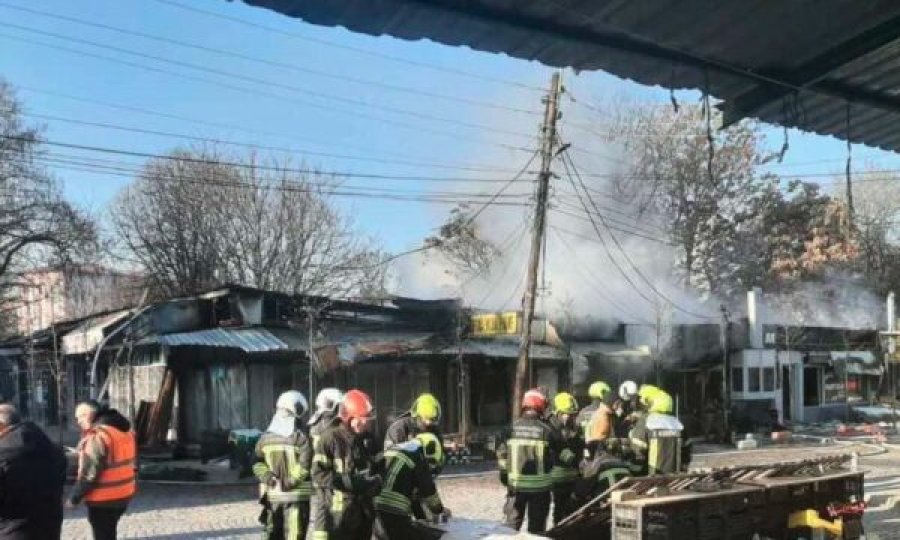 Policia jep detaje për zjarrin që përfshiu disa lokale te tregu i gjelbër