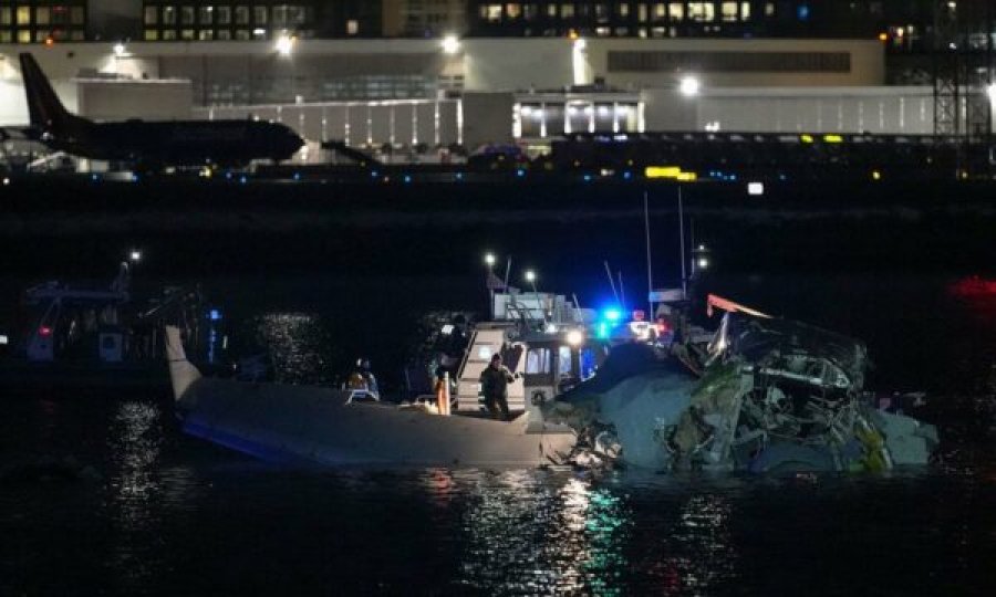 Aksidenti në Washington DC: 64 persona ishin në aeroplan – 3 në helikopterin ushtarak