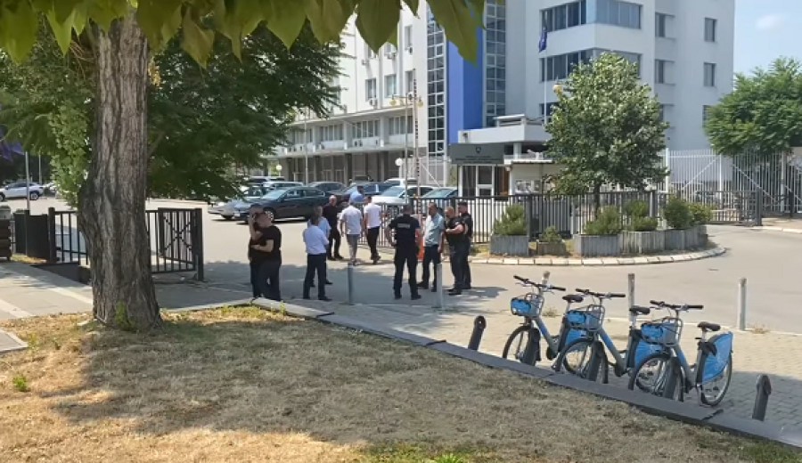 Bomba që nuk plasi, por goditi 'zemrën' e Republikës!