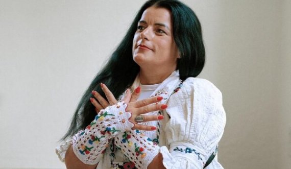 Vasfije Krasniqi në revistën 'Vogue'