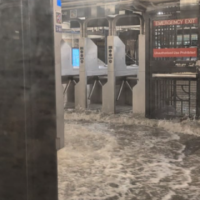 Për shkak të shirave në New York u lëshua një paralajmërim për përmbytje