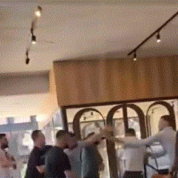 Një përleshje mes dy grupeve ka ndodhur sot në një lokal