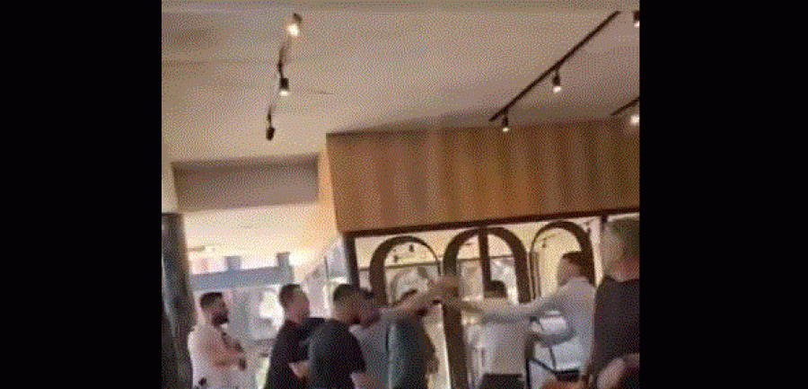 Një përleshje mes dy grupeve ka ndodhur sot në një lokal