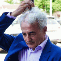 Koci vetëofrohet si kundërkandidat i Konjufcës për President