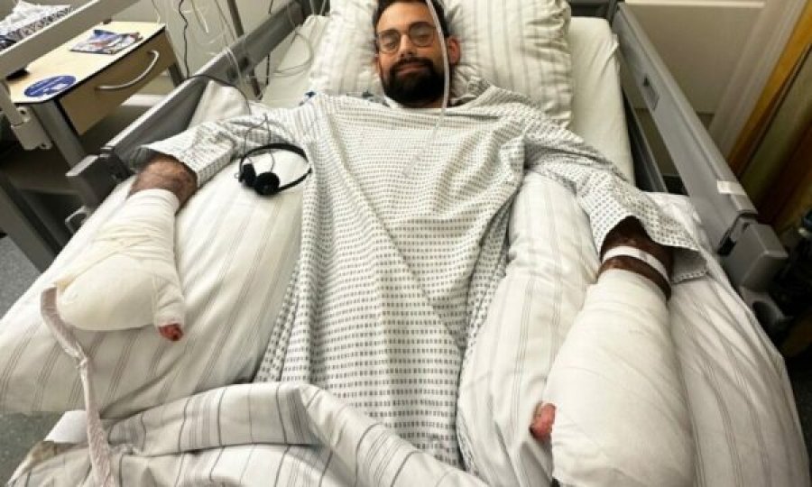 35 vjeçari pësoi infeksion gjatë pushimeve, humbi të dy këmbët dhe gishtat e dorës