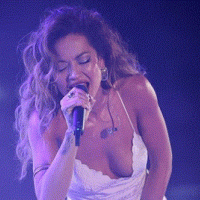 Rita Ora provokon me këtë paraqitje nga Franca
