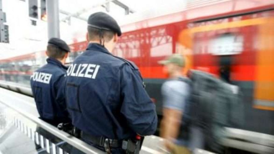 Refuzimet mjekësore dhe testet psikologjike po vështirësojnë rekrutimin e policëve në Austri