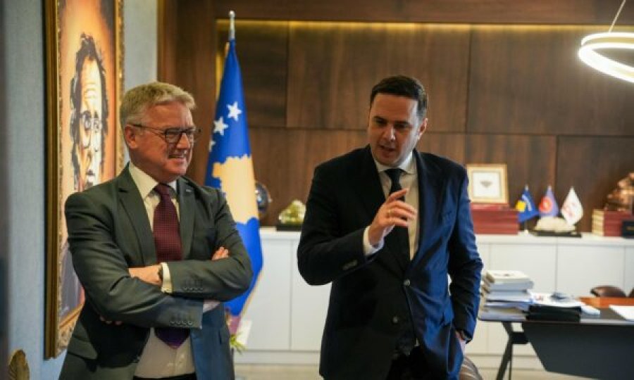 Abdixhiku takohet me ambasadorin e ri të OSBE’së, ia prezanton propozimin e LDK-së