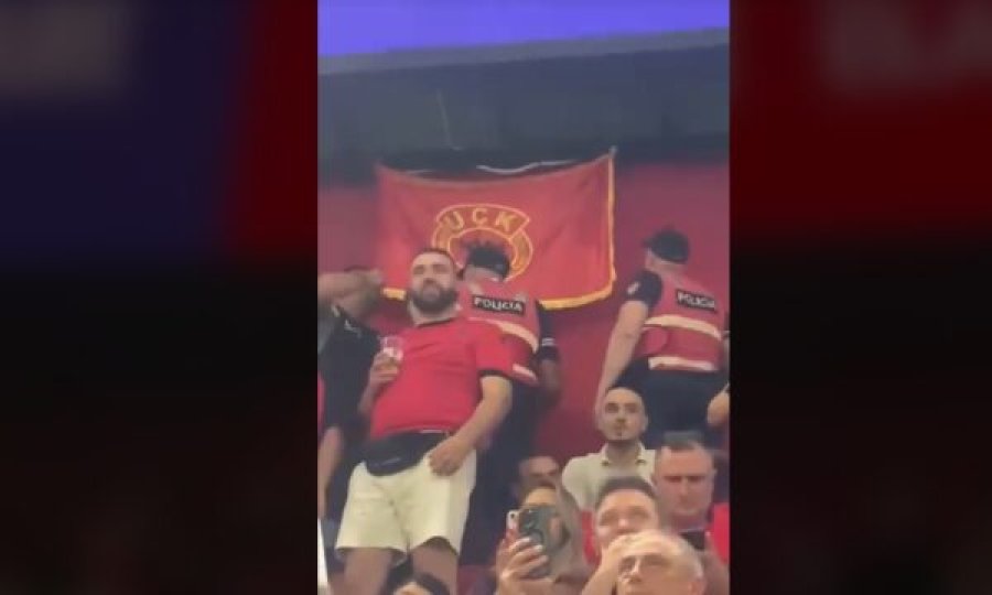 Ja momenti kur policia e Shqipërisë e largon flamurin e UÇK-së në stadiumin 'Air Albania'