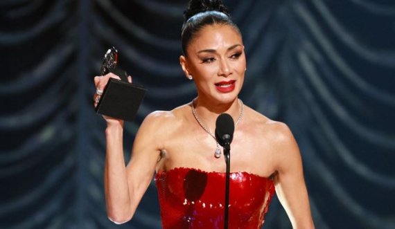 Nicole Scherzinger fiton çmimin e parë Tony: Falënderoj Zotin 