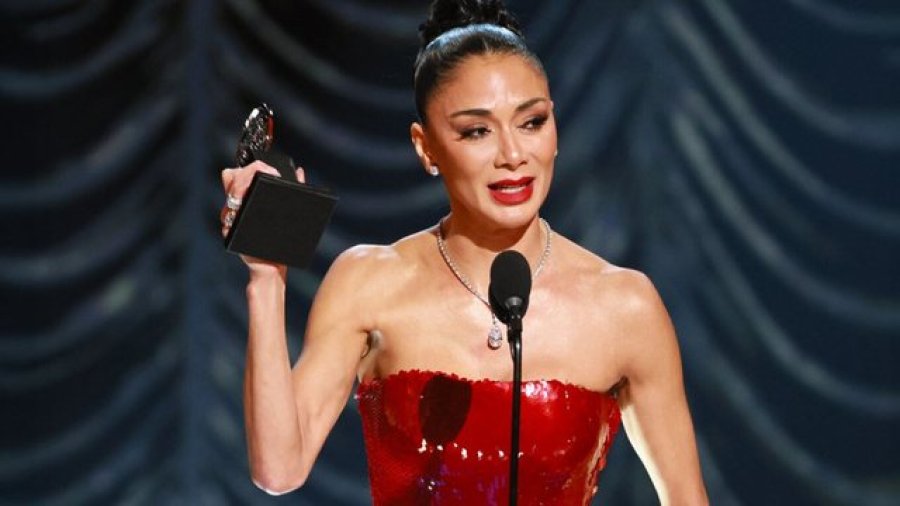 Nicole Scherzinger fiton çmimin e parë Tony: Falënderoj Zotin 