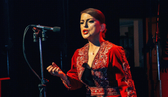 Besiana Mehmedi shkëlqen në koncertin 'KËNGË LIRIE' i mbajtur në Ferizaj