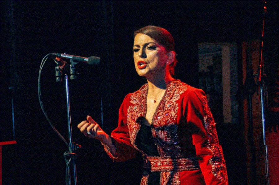 Besiana Mehmedi shkëlqen në koncertin 'KËNGË LIRIE' i mbajtur në Ferizaj