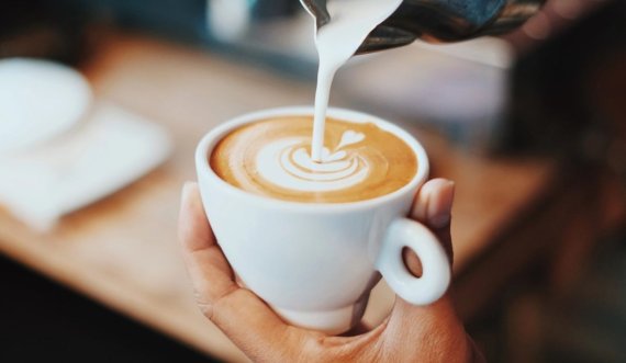 A e dini sa kafe duhet të pini në ditë?