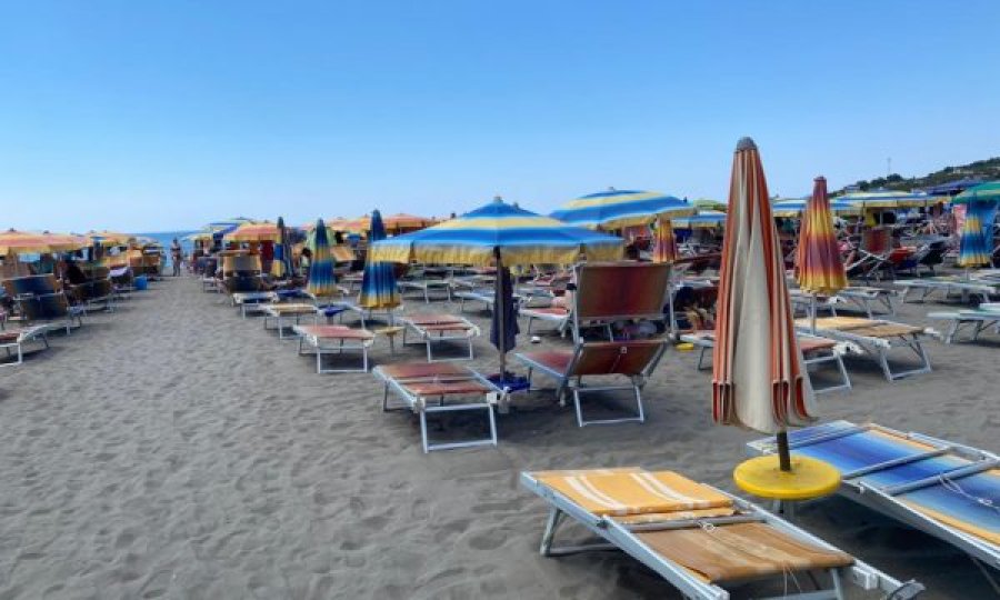 Vjen reagimi: Jo më 40 euro shezlloni për kosovarët që zgjedhin ti kalojnë pushimet në Shqipëri